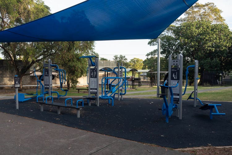 outdoor gym equipment