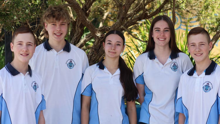 A group of students in school uniform.